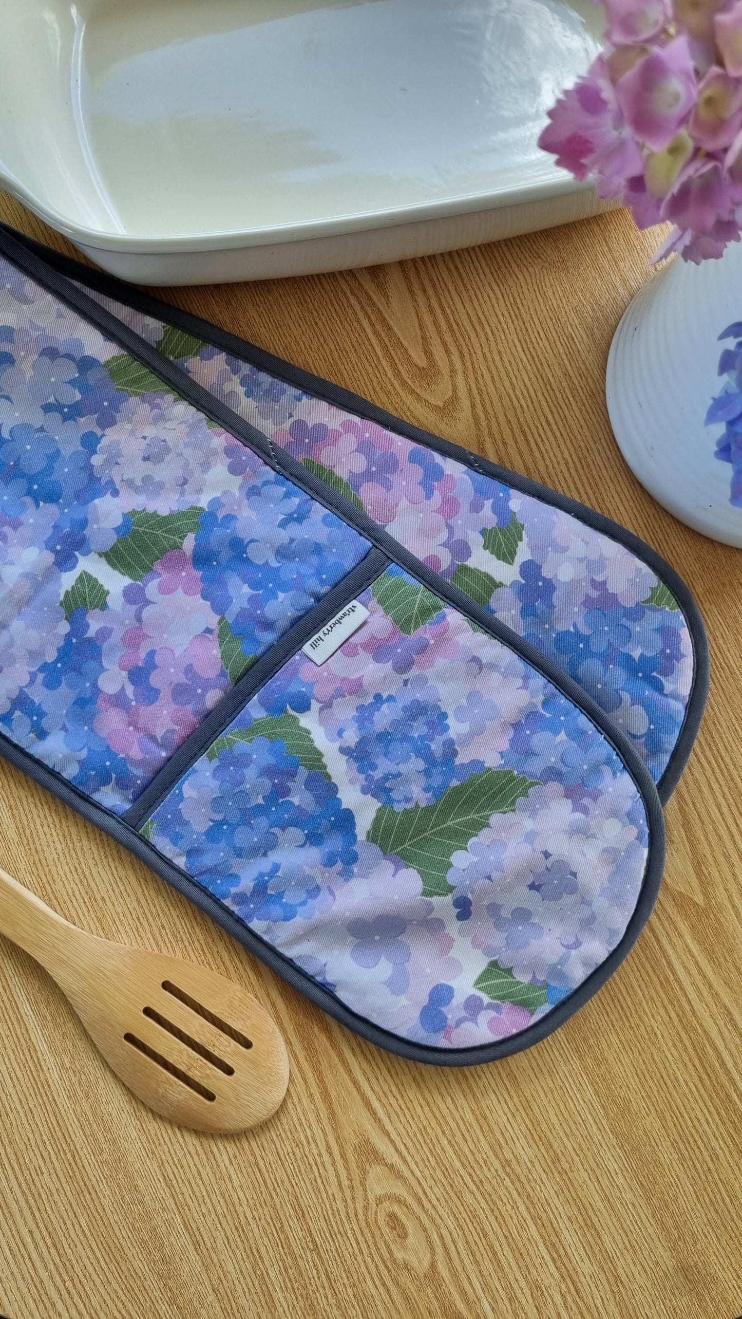Hydrangea Double Oven Glove