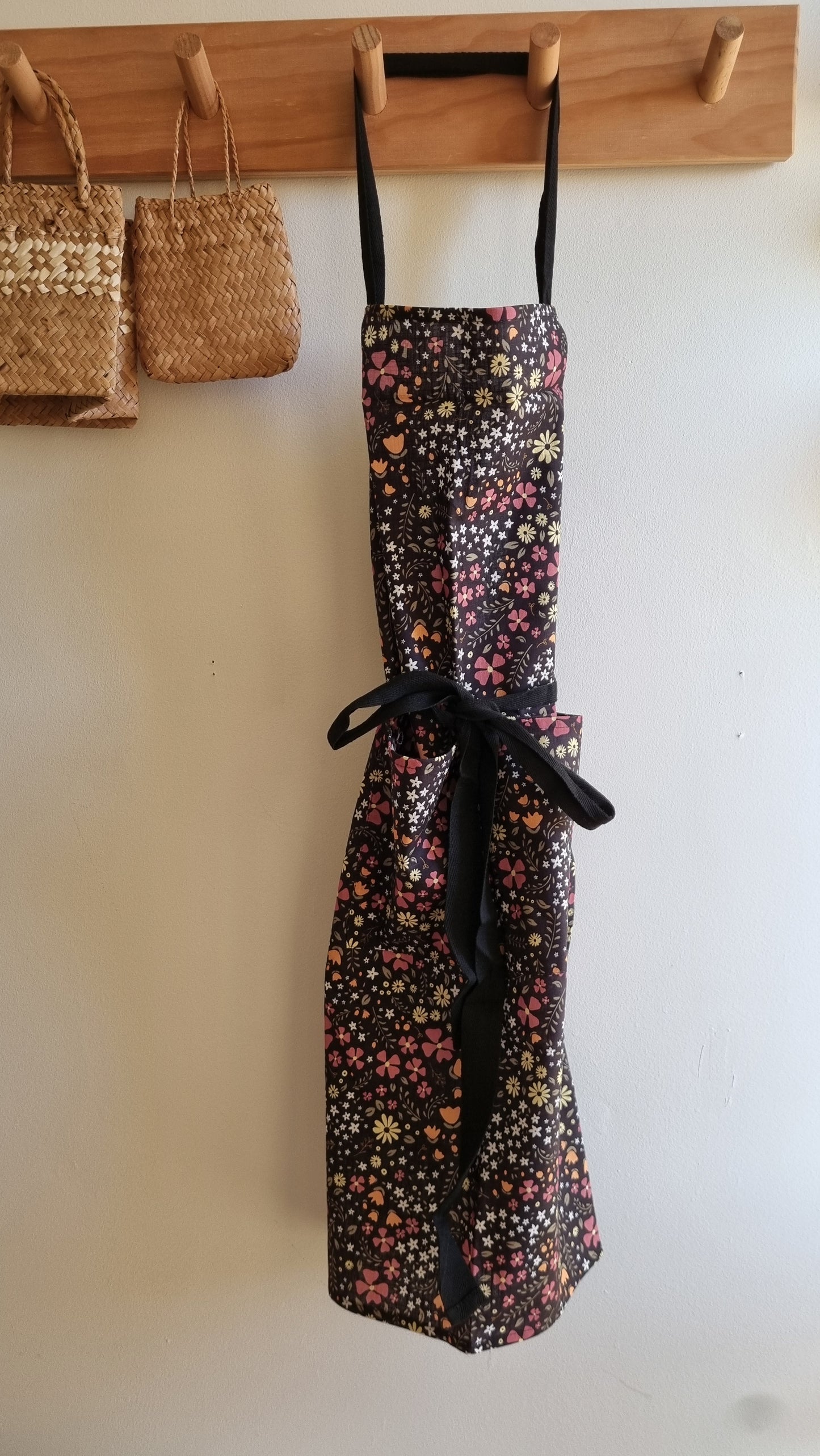 Winter Garden Adjustable Apron