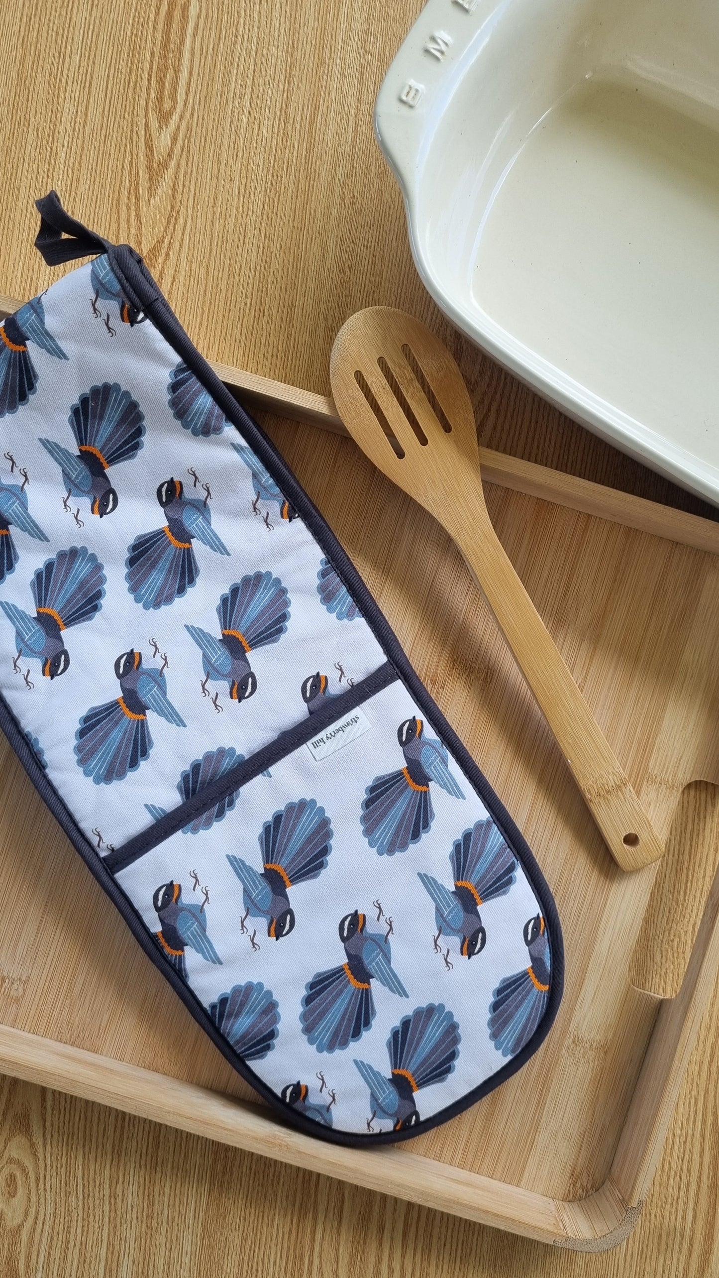 Pīwakawaka Double Oven Glove