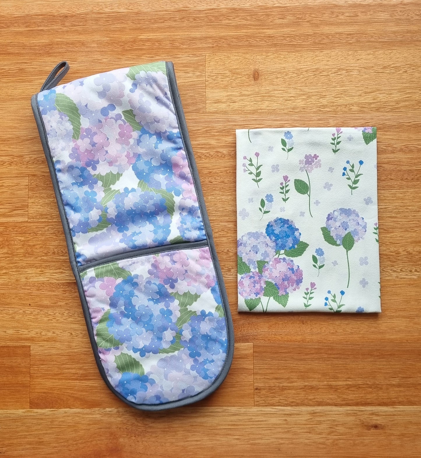 Hydrangea Tea Towel + Oven Glove Set